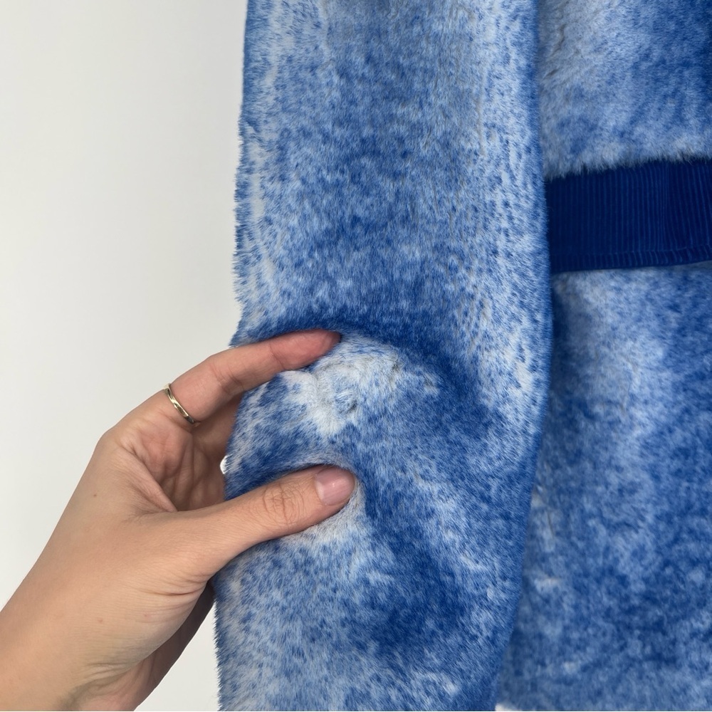 House of Sunny Faux Fur Blue Dip Dye Athleisure Bold Colorful Pullover Jacket M - Picture 3 of 6